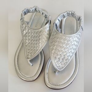 AEROSOLES Chester Womens Metallic Silver Thong Sandals, 8M